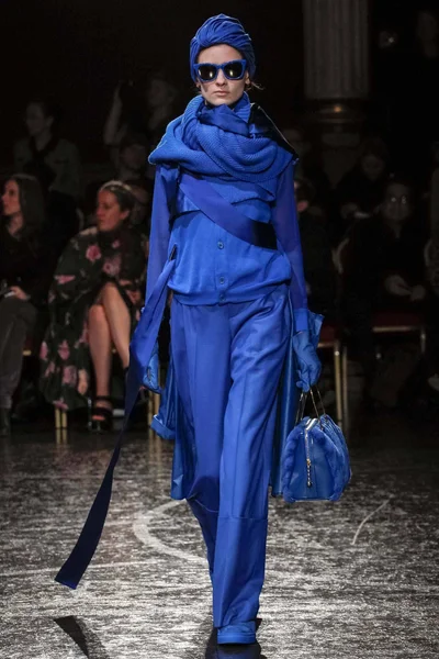 Look 28